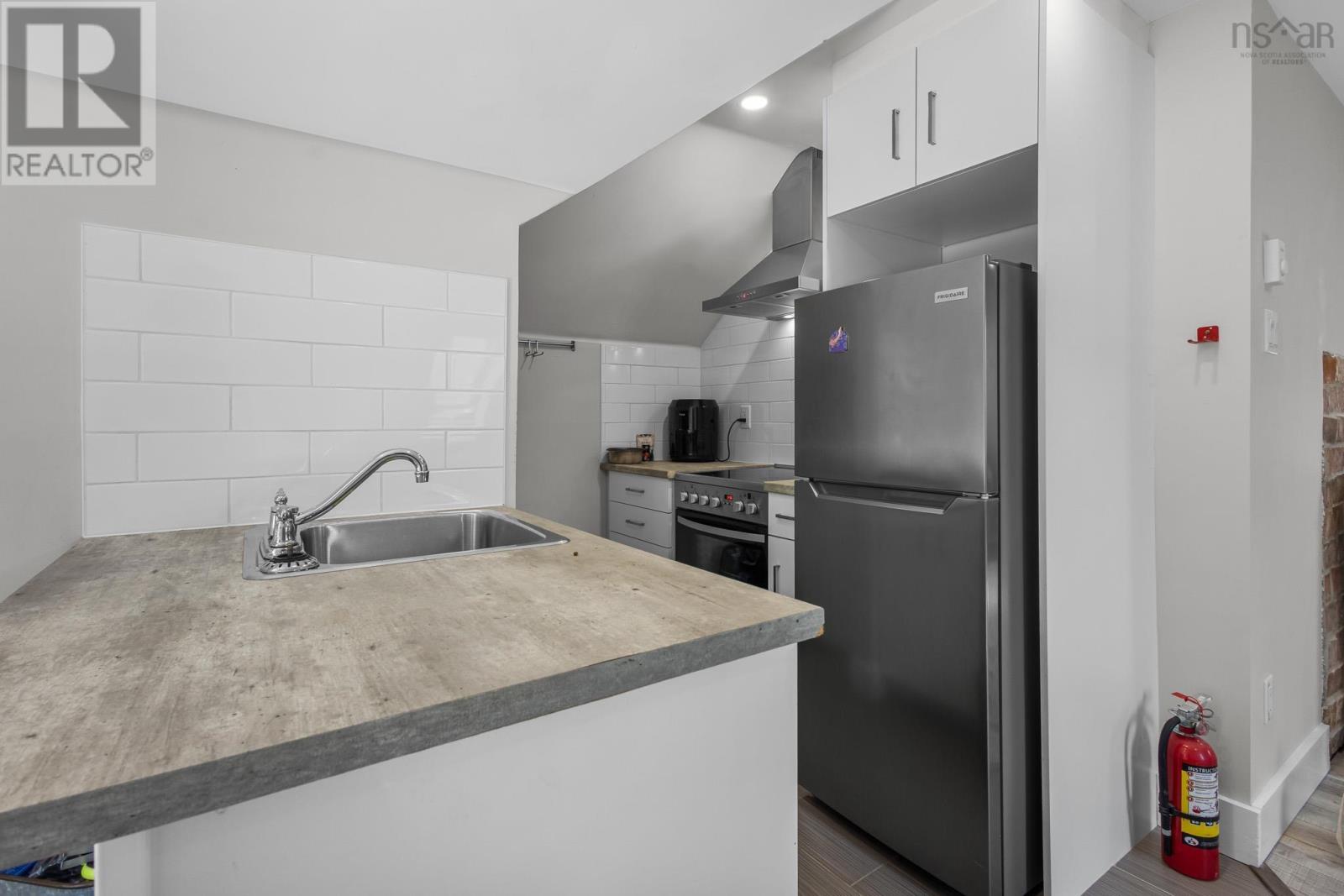 1394 Edward Street - 33