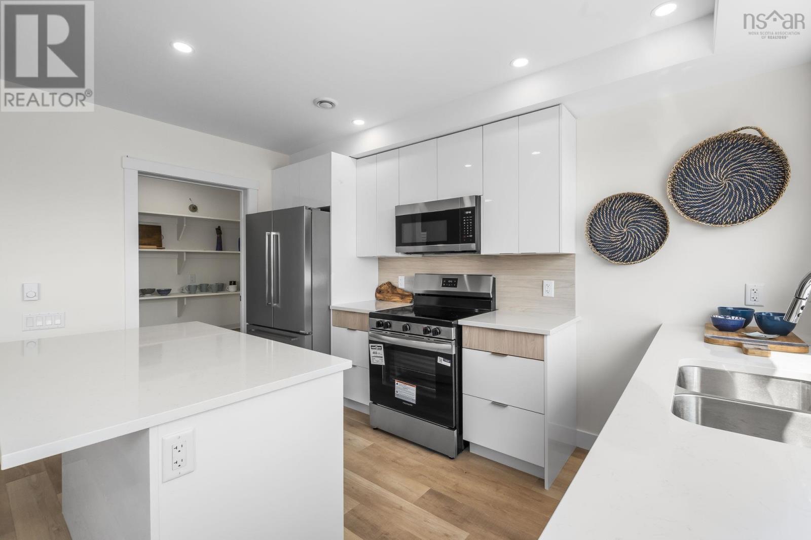 42 Berm Street - 11