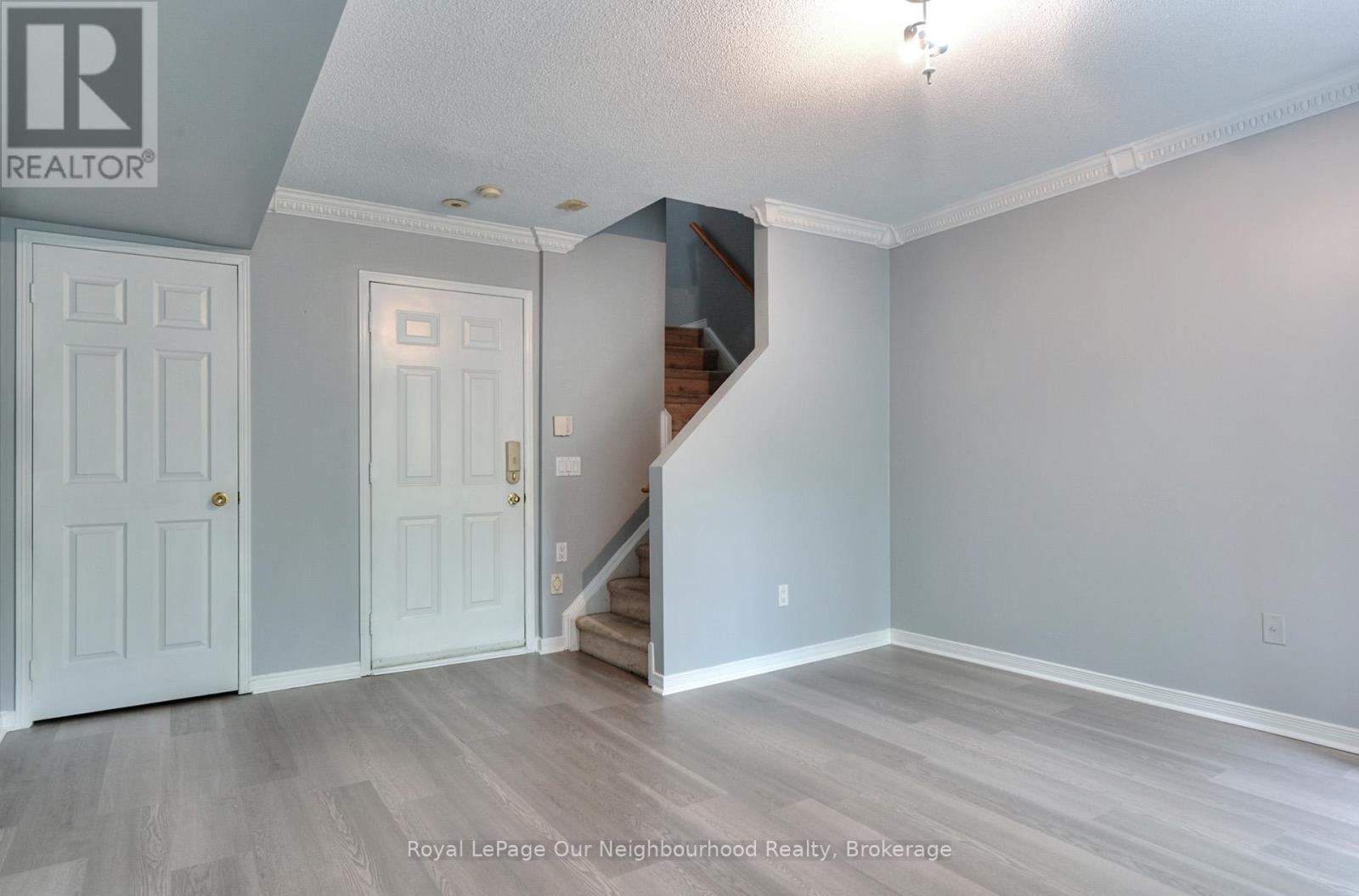 #96 50 STRATHAVEN DRIVE - 19
