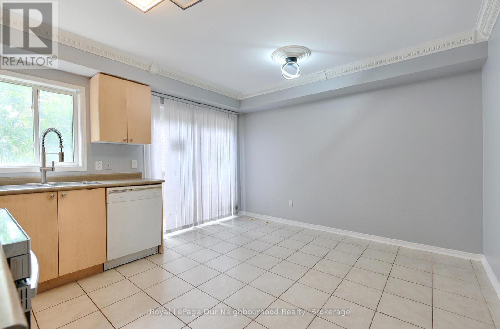 #96 50 STRATHAVEN DRIVE - 7
