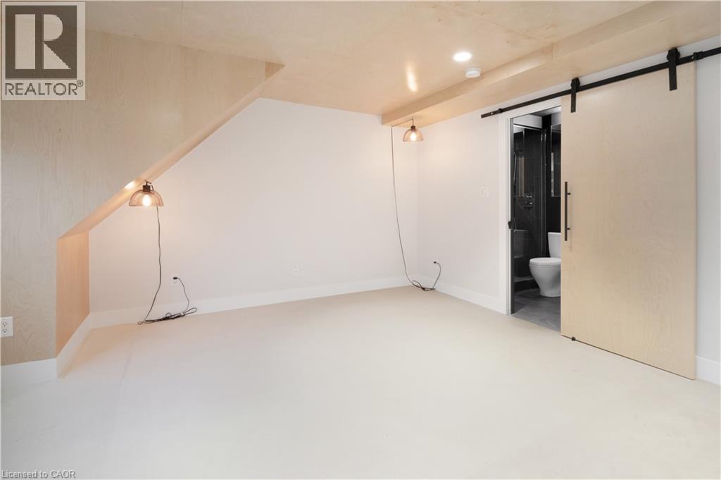 #105 676 RICHMOND Street W - 11