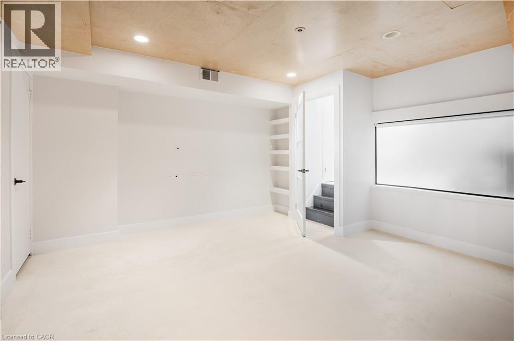 #105 676 RICHMOND Street W - 12