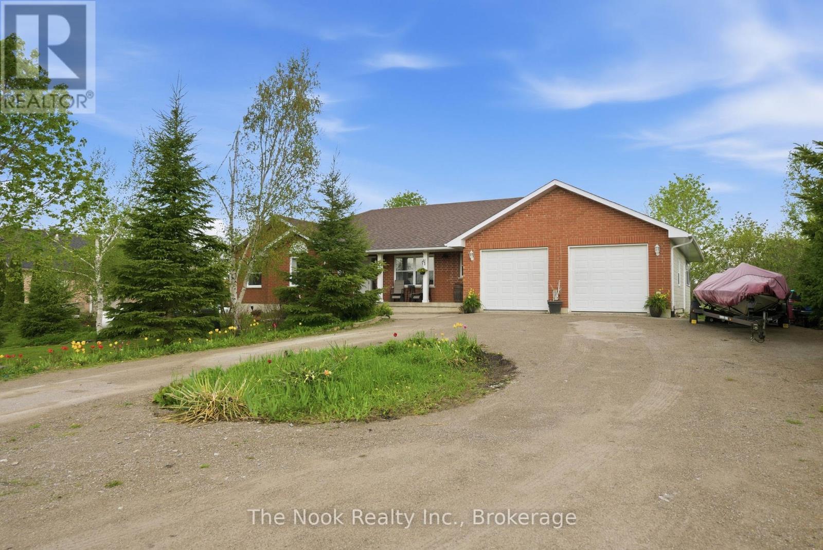 4 MCGILLIVRAY LANE - 1