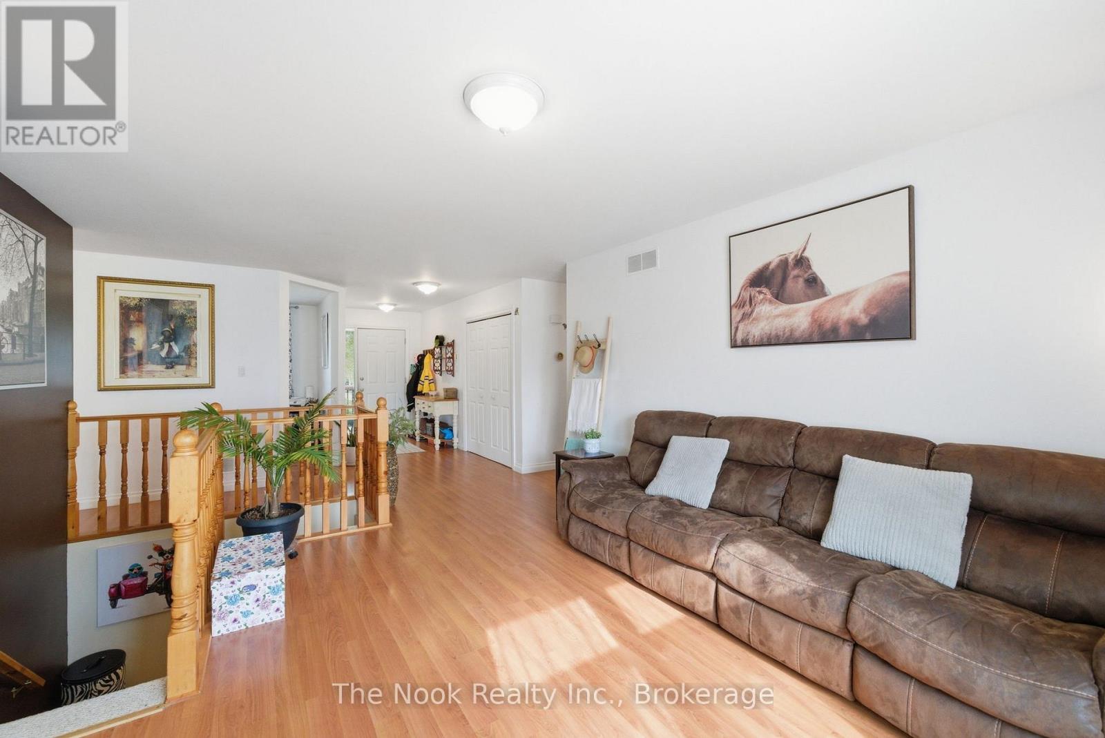 4 MCGILLIVRAY LANE - 10