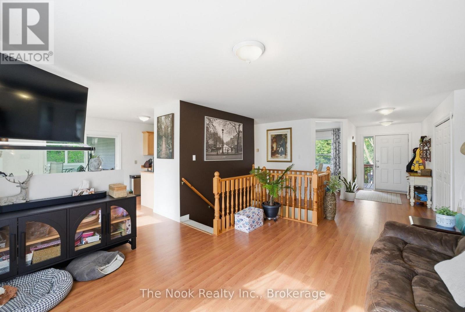 4 MCGILLIVRAY LANE - 11