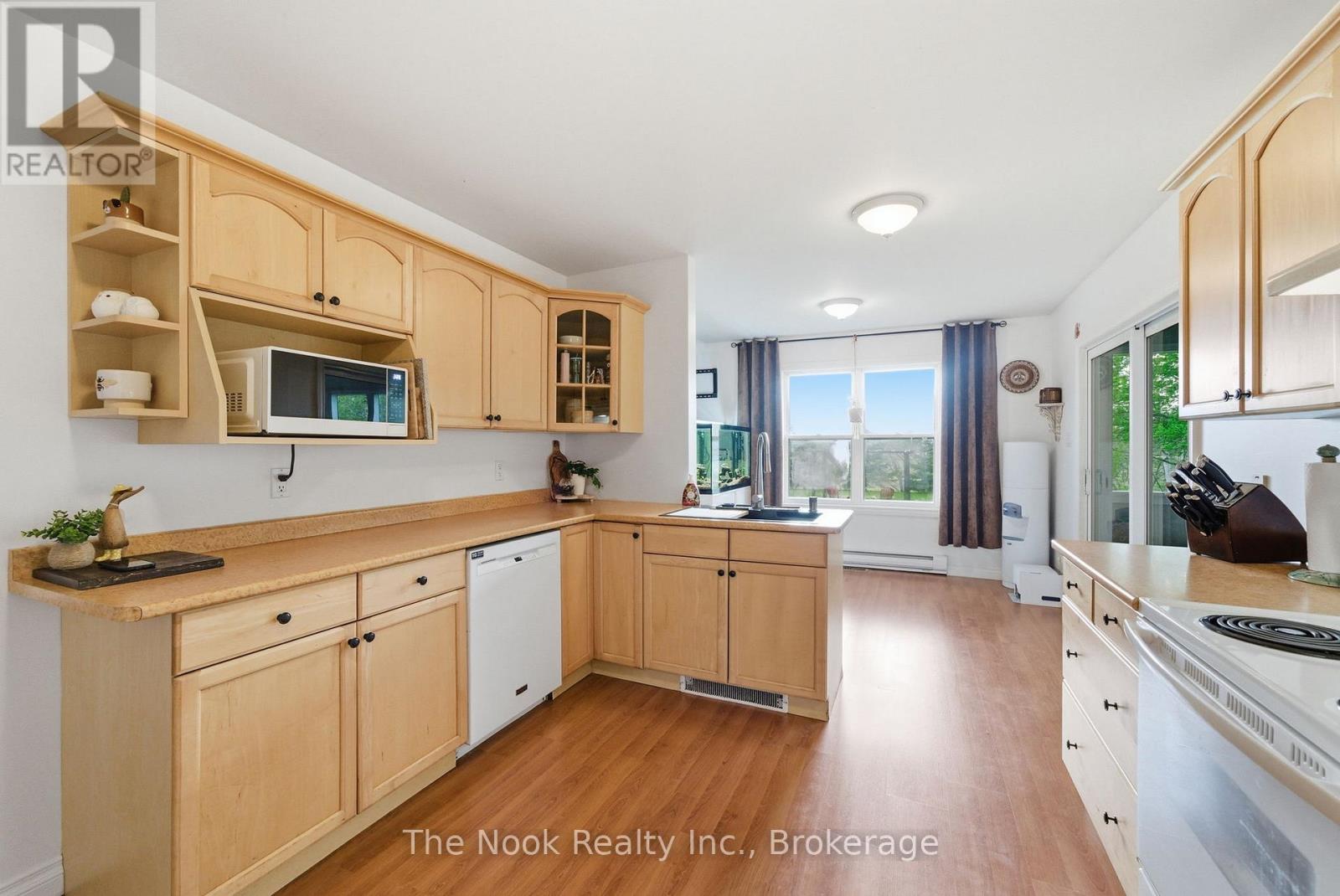 4 MCGILLIVRAY LANE - 16