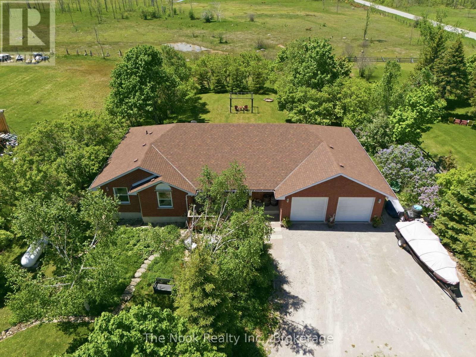 4 MCGILLIVRAY LANE - 2