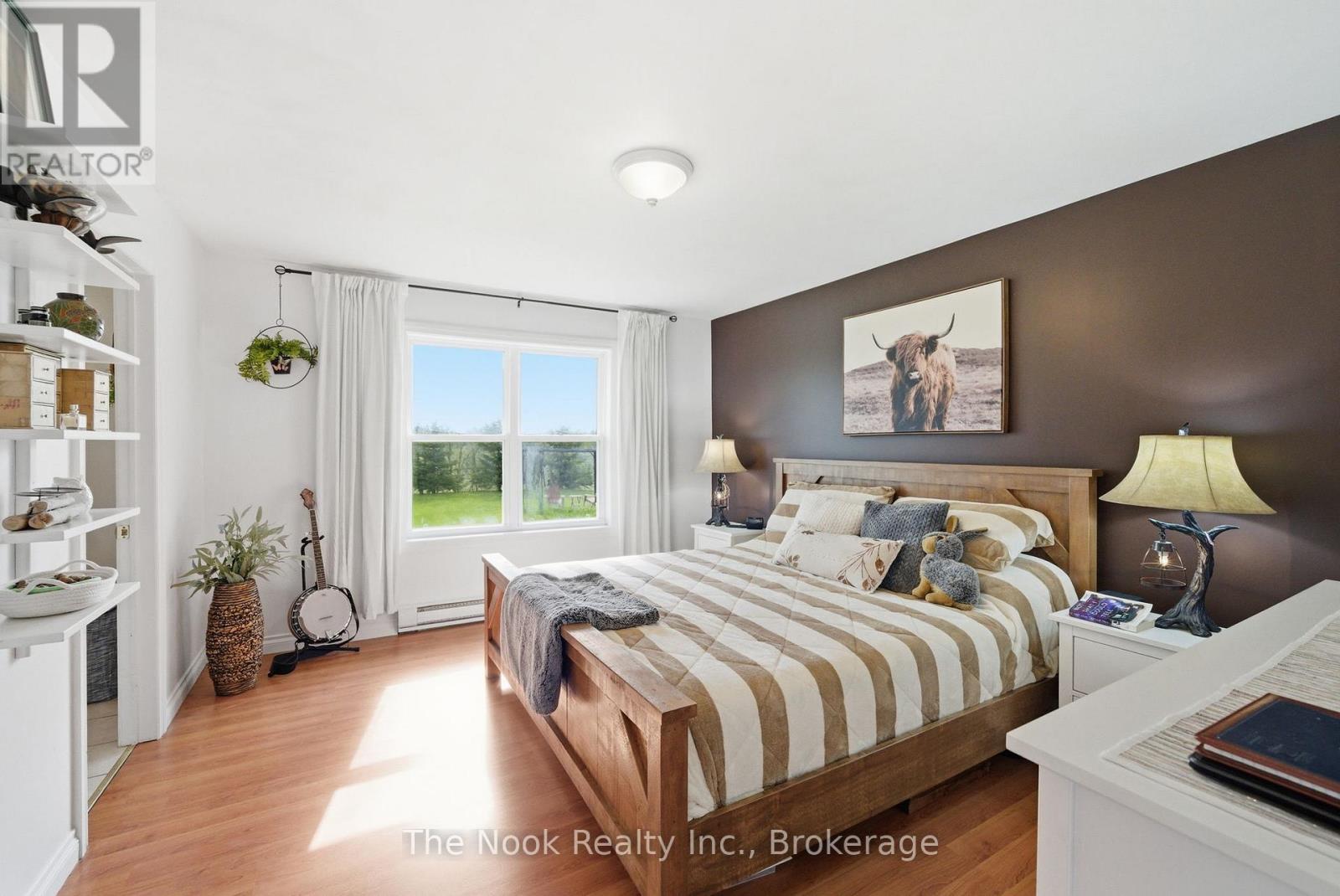 4 MCGILLIVRAY LANE - 22