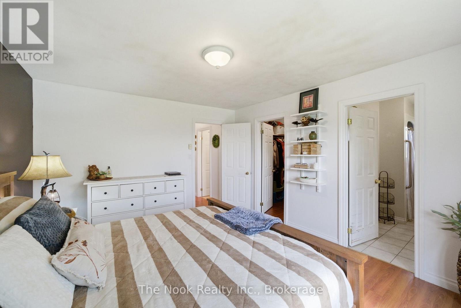 4 MCGILLIVRAY LANE - 23