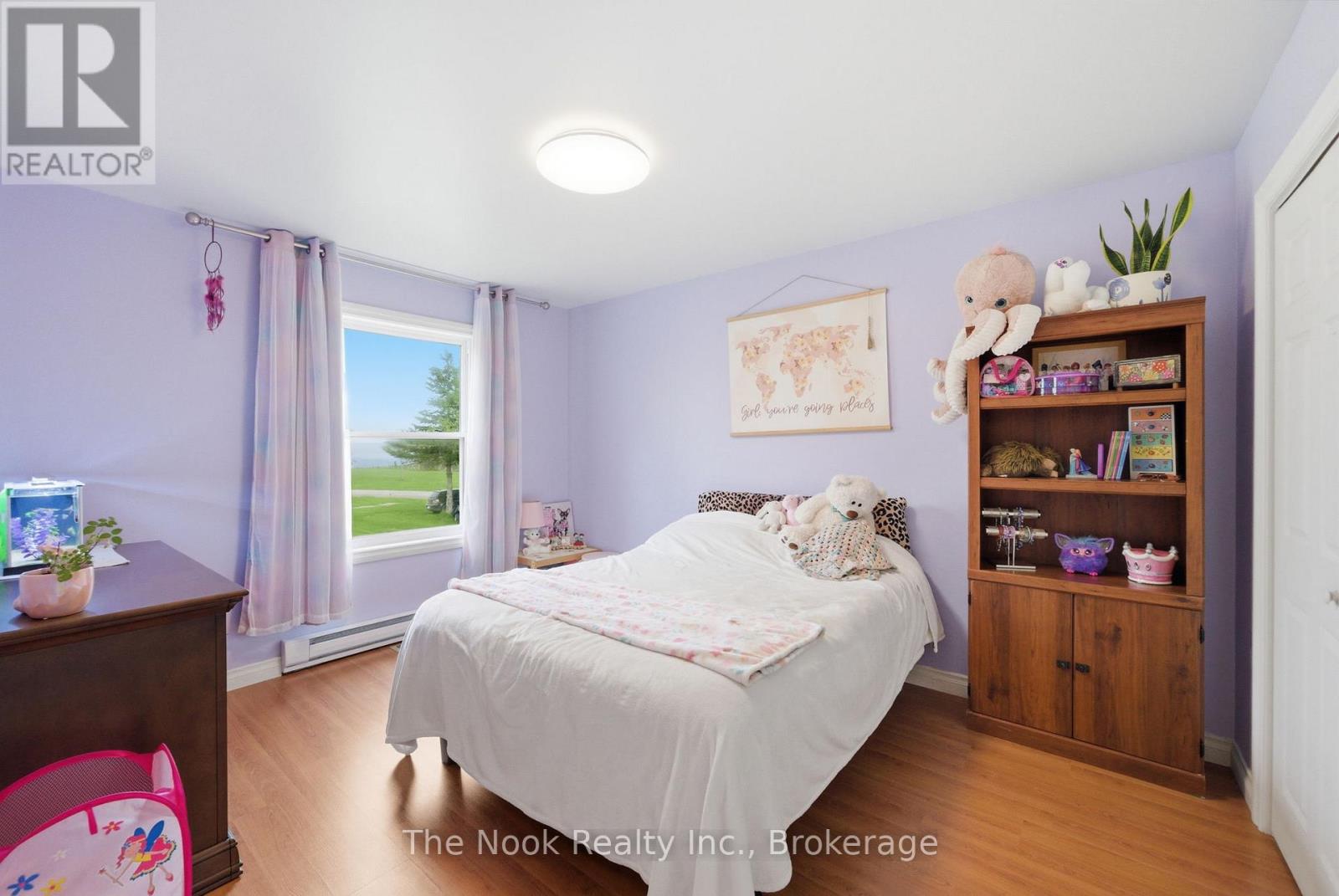 4 MCGILLIVRAY LANE - 25