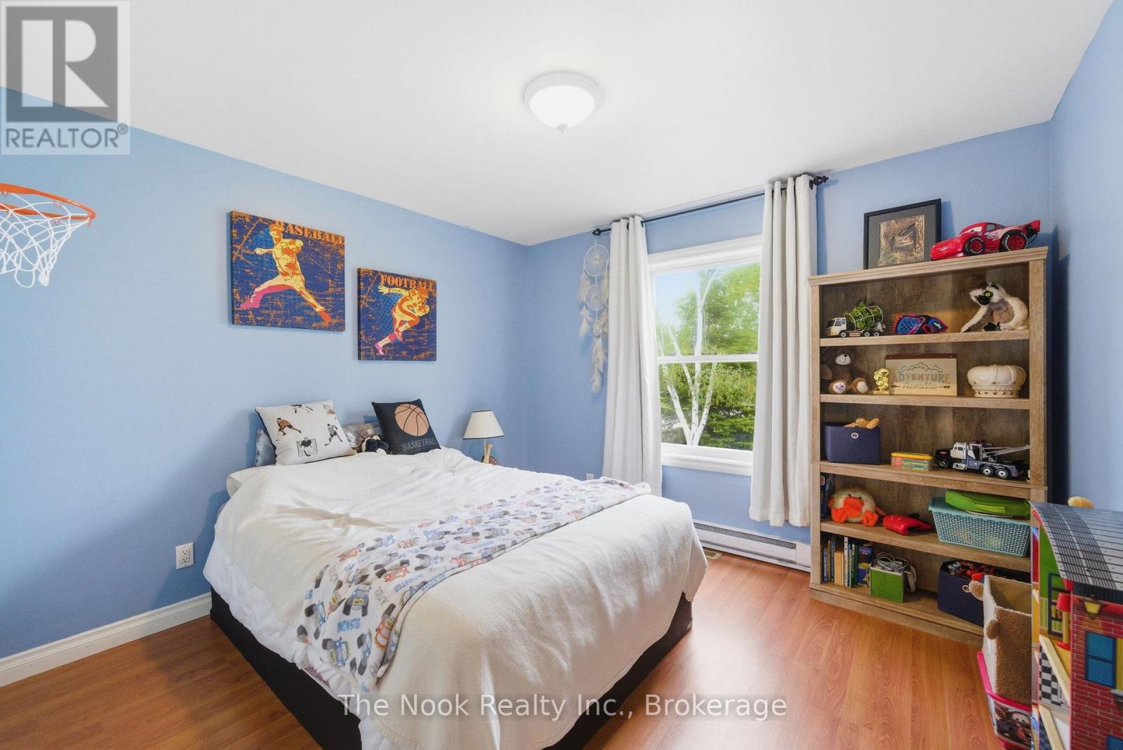 4 MCGILLIVRAY LANE - 26