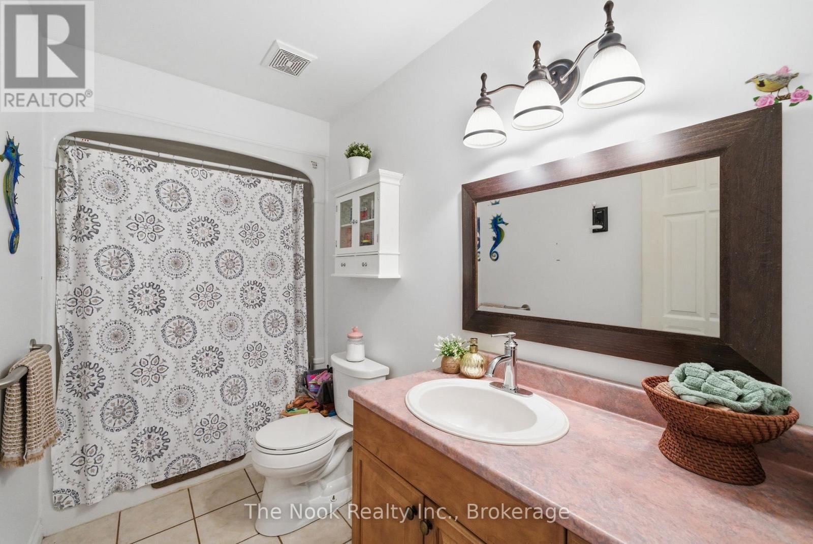 4 MCGILLIVRAY LANE - 27