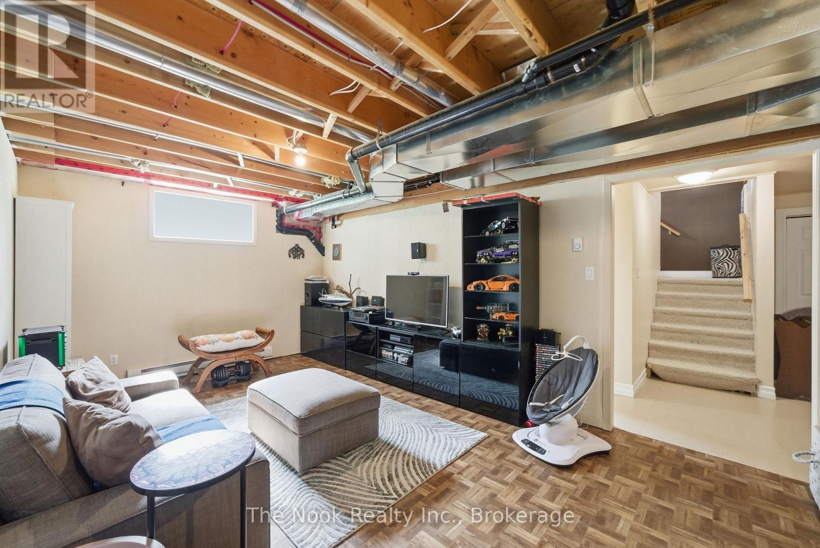 4 MCGILLIVRAY LANE - 29