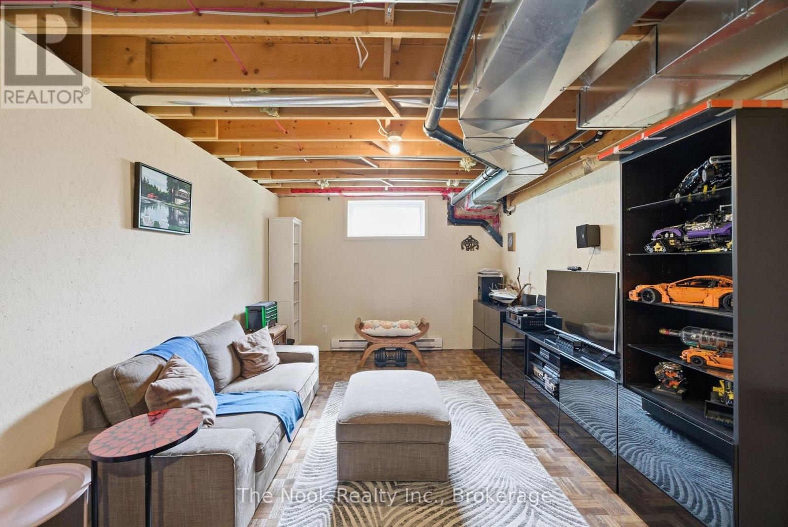 4 MCGILLIVRAY LANE - 30