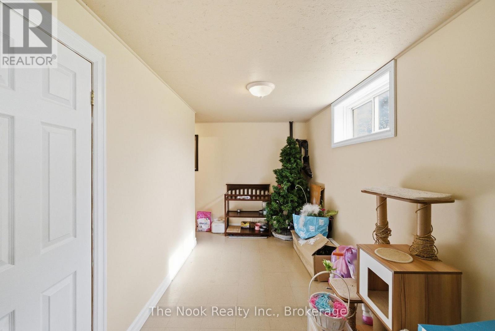 4 MCGILLIVRAY LANE - 37