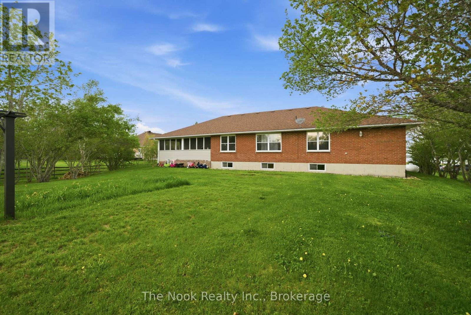 4 MCGILLIVRAY LANE - 38