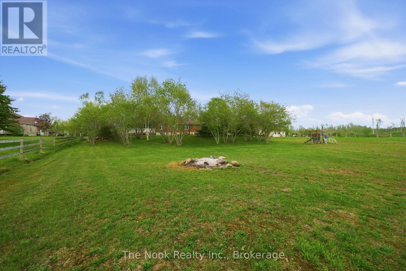 4 MCGILLIVRAY LANE - 40