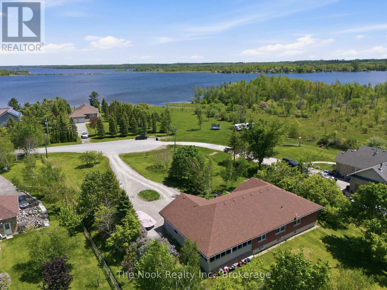 4 MCGILLIVRAY LANE - 43