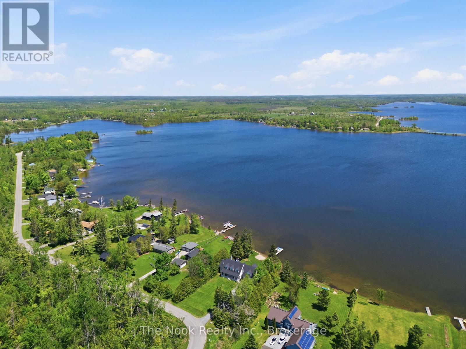4 MCGILLIVRAY LANE - 44