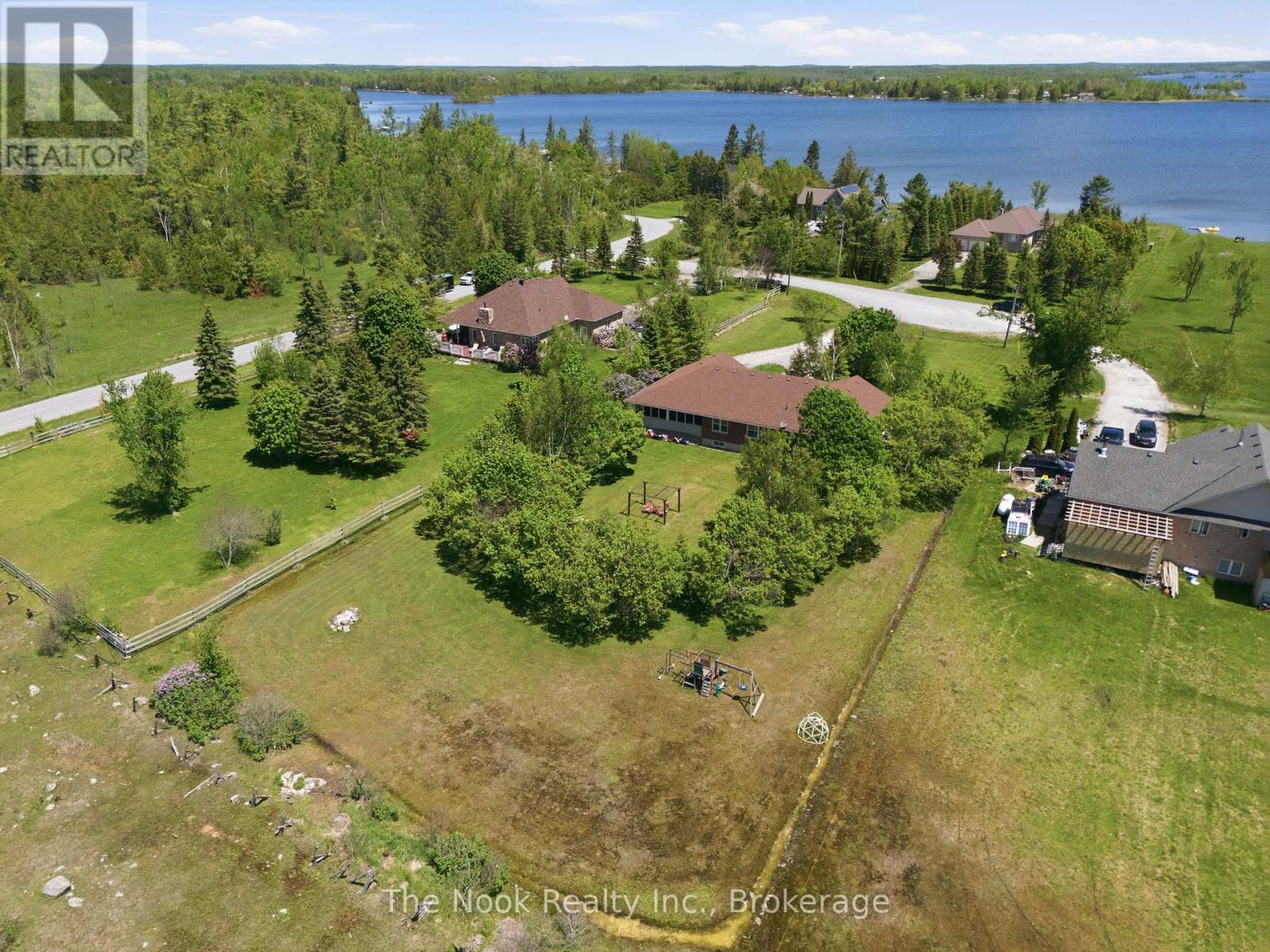 4 MCGILLIVRAY LANE - 46