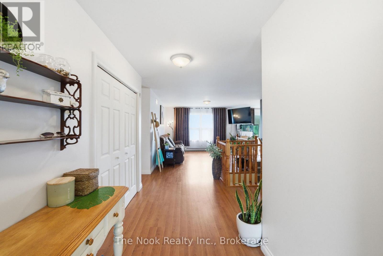 4 MCGILLIVRAY LANE - 6