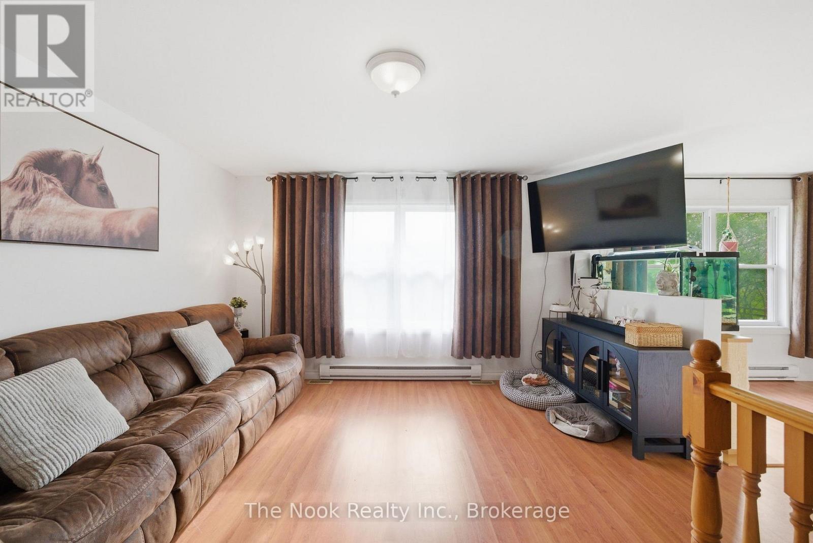 4 MCGILLIVRAY LANE - 8