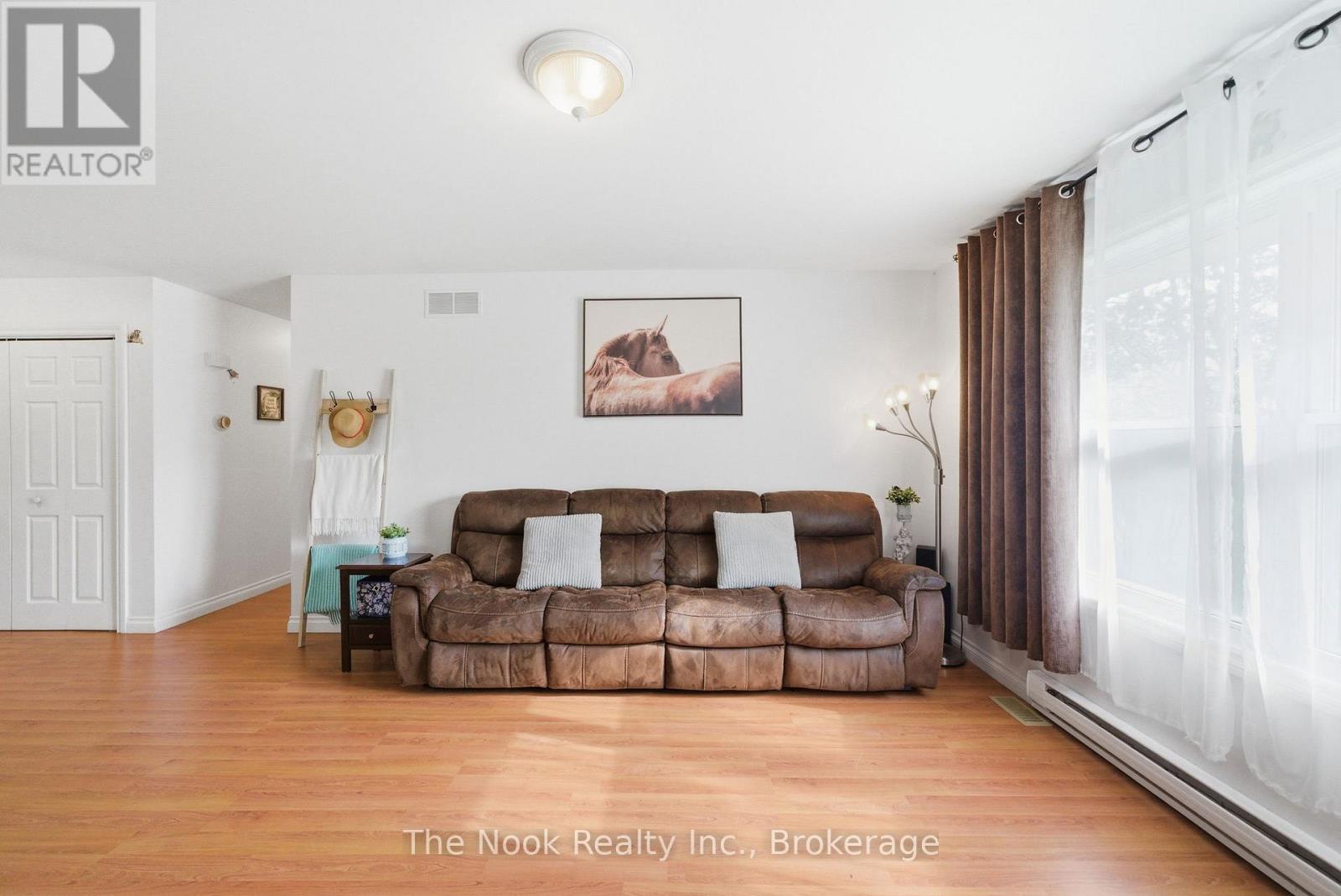 4 MCGILLIVRAY LANE - 9
