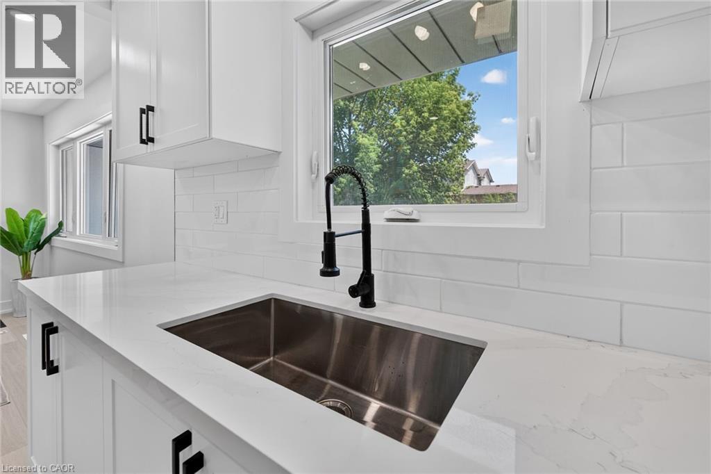 124 CORMAN Avenue - Image 25