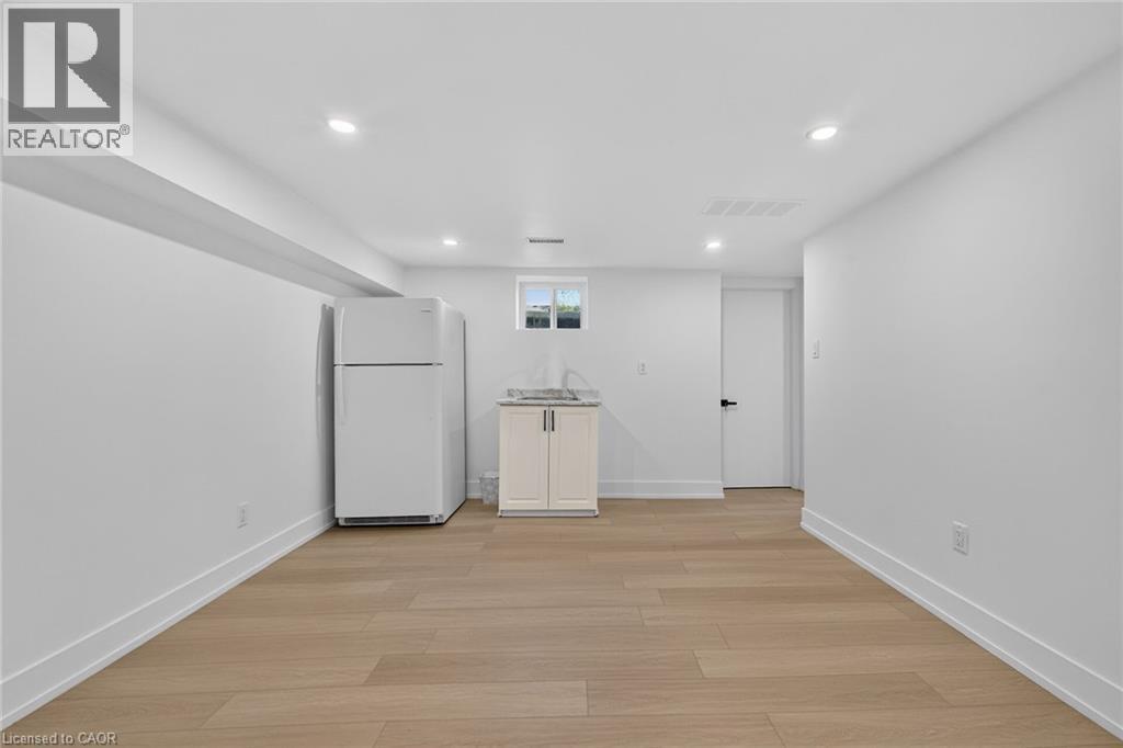 124 CORMAN Avenue - Image 43