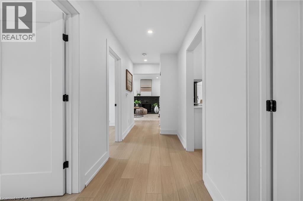124 CORMAN Avenue - Image 31