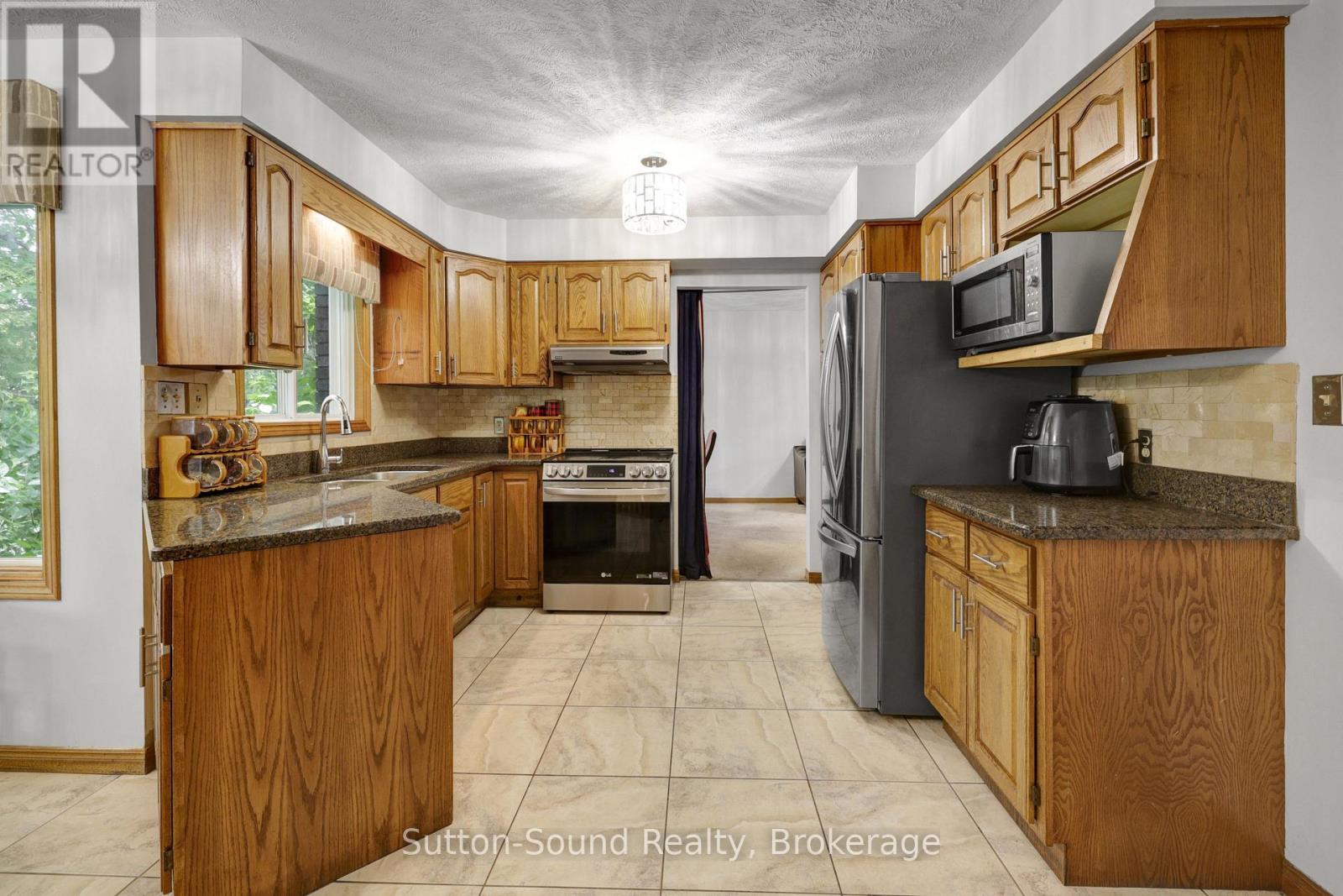 460 8TH AVENUE E - 10