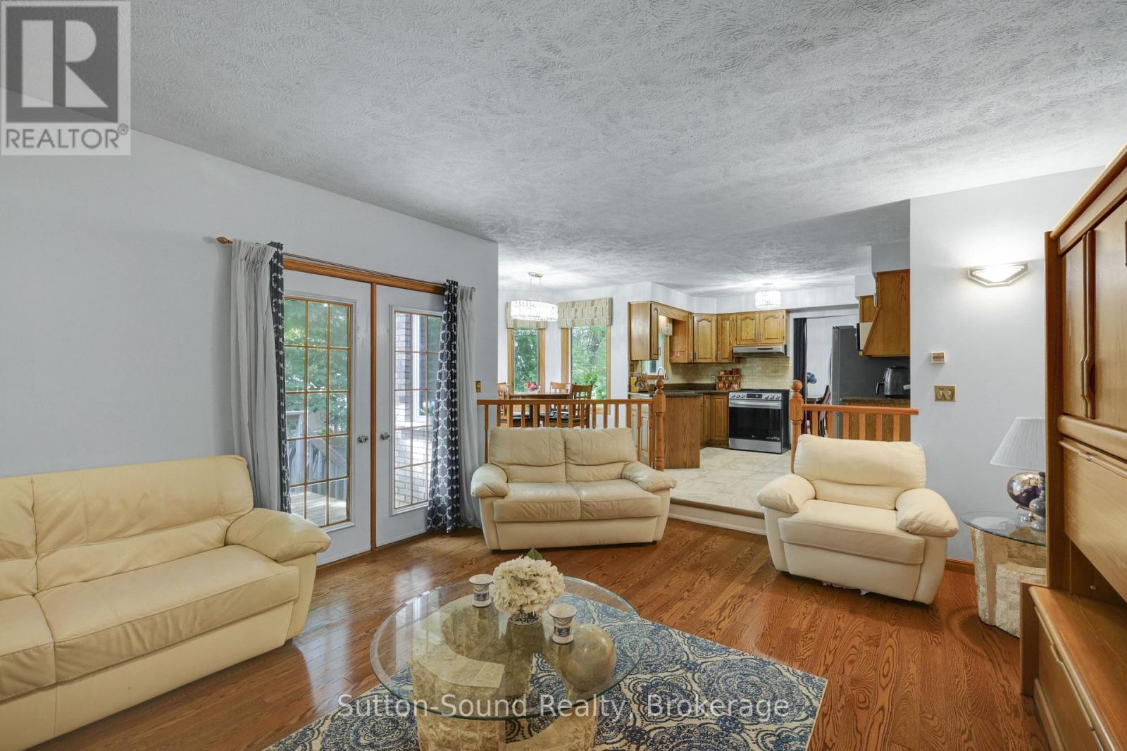 460 8TH AVENUE E - 13