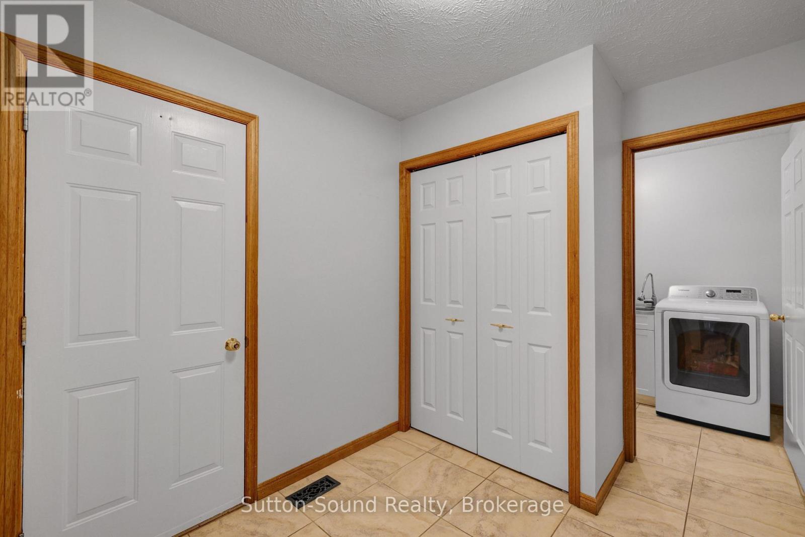 460 8TH AVENUE E - 23