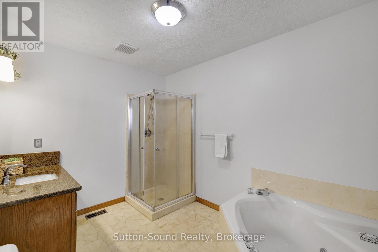 460 8TH AVENUE E - 27