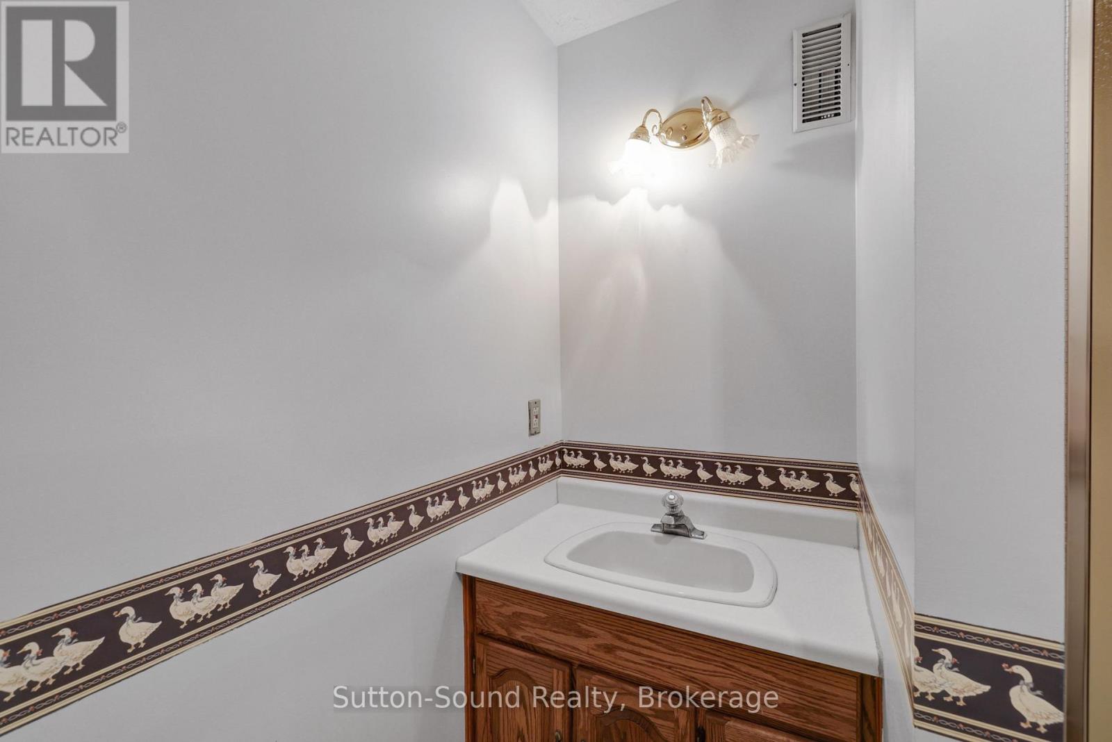 460 8TH AVENUE E - 39