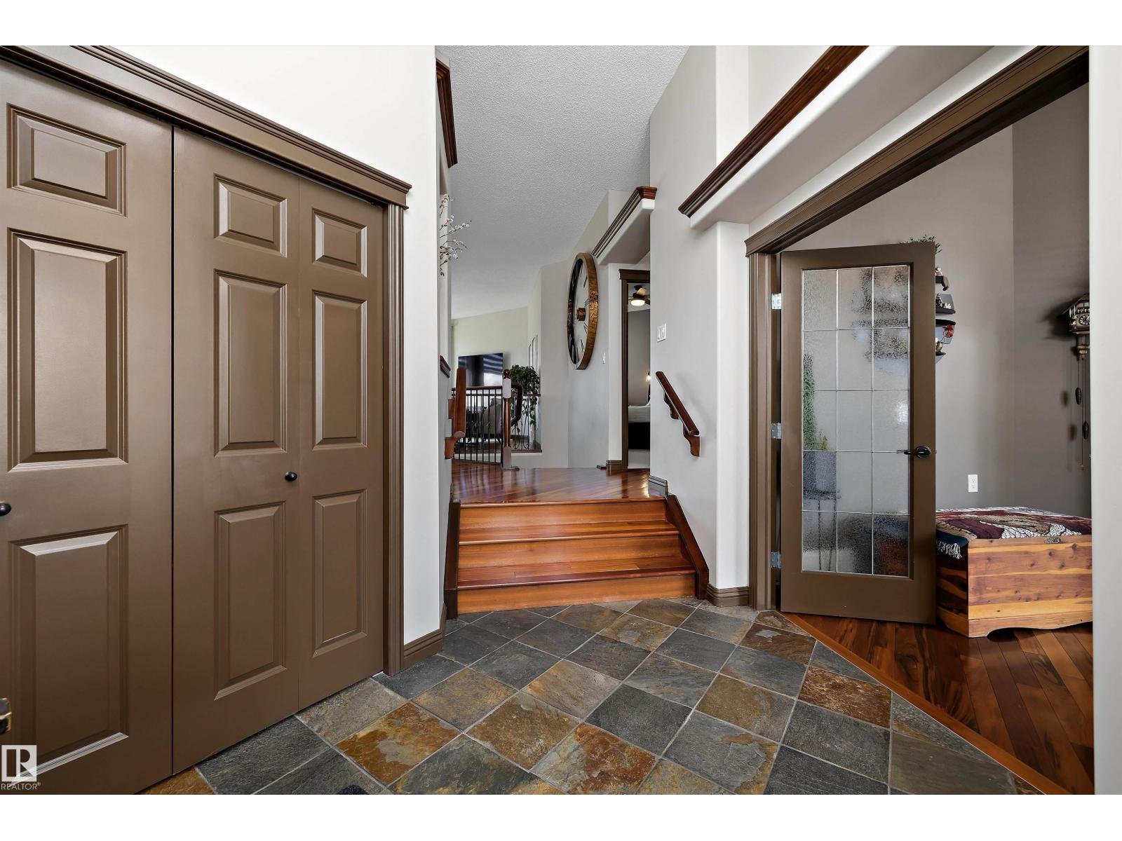 533 STEWART CR SW — photo 8