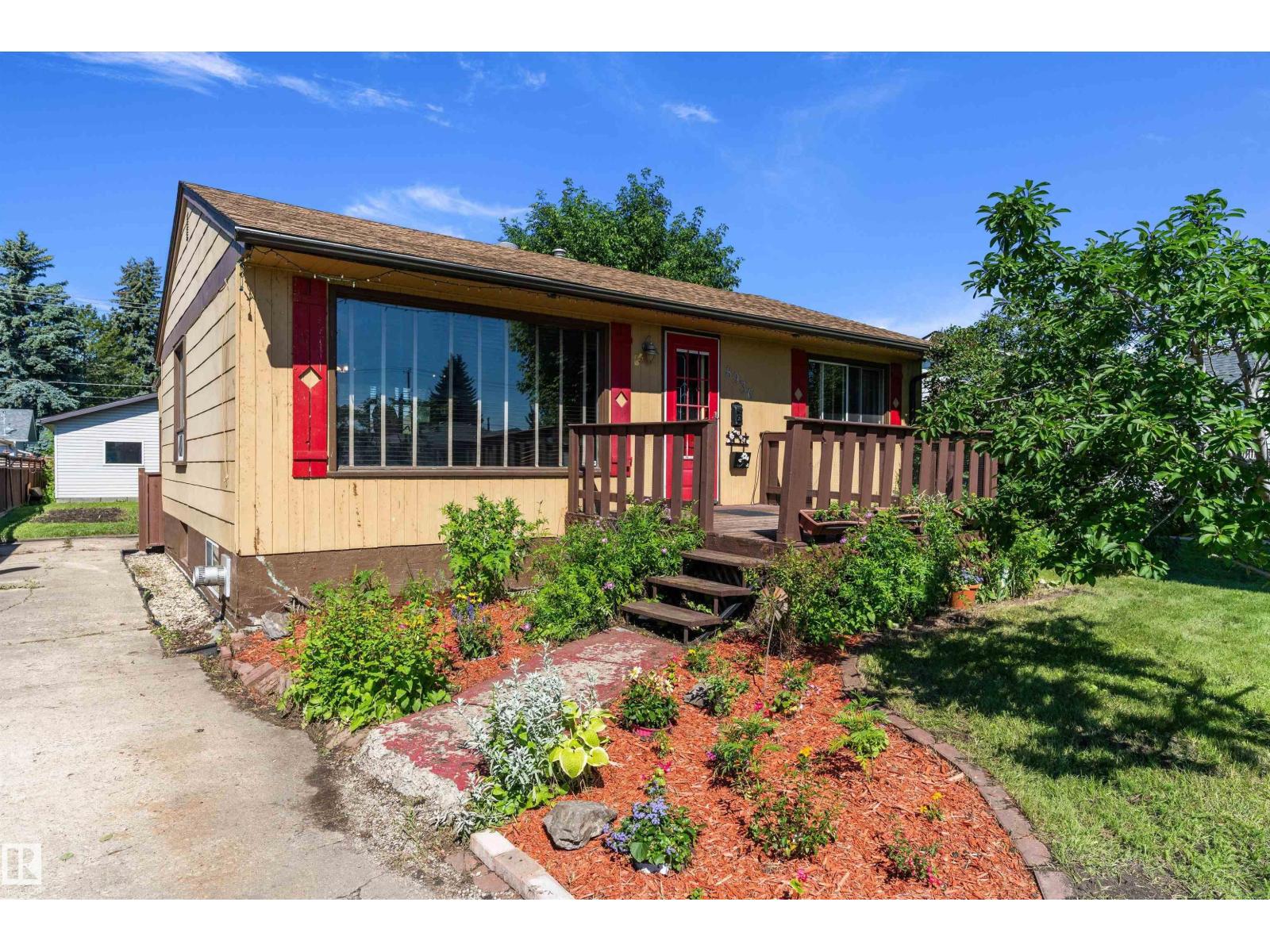 8936 154 ST NW - 1