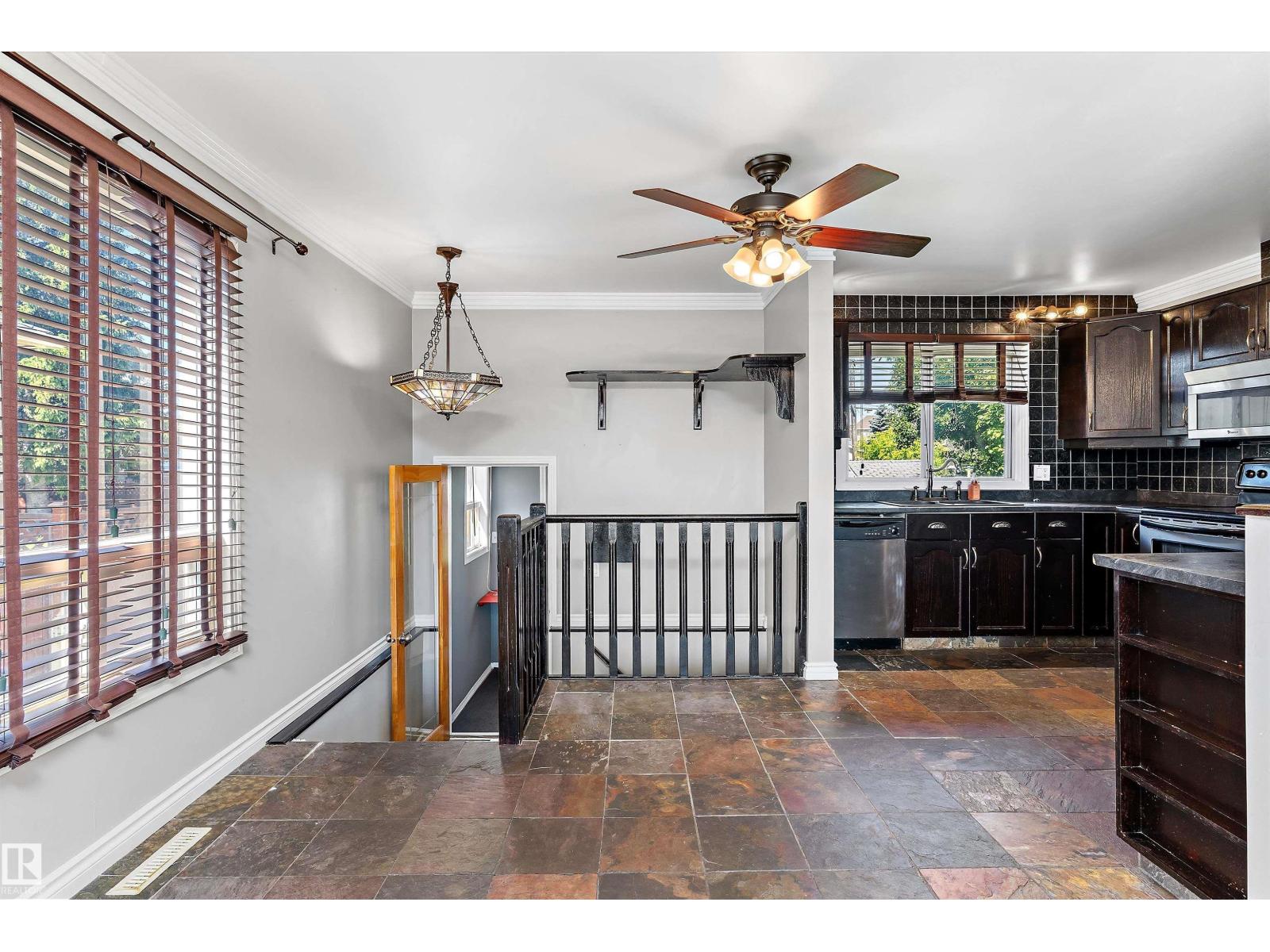 8936 154 ST NW - 10
