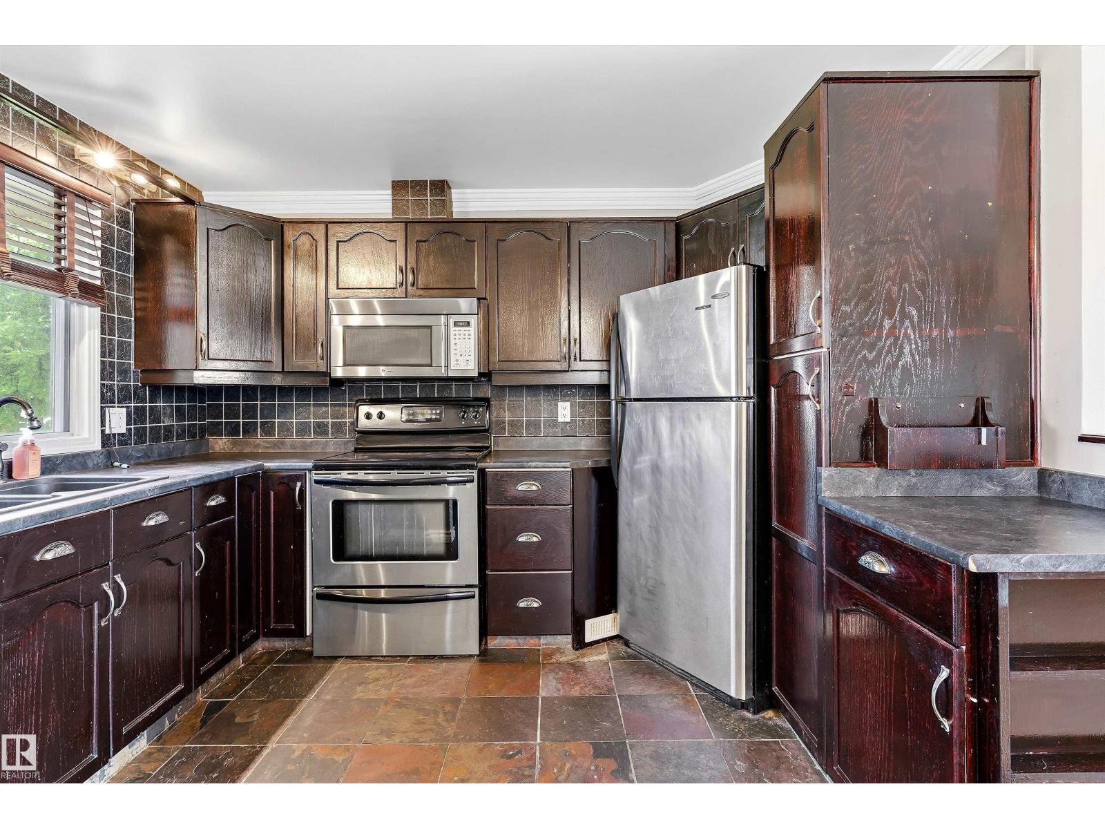 8936 154 ST NW - 12