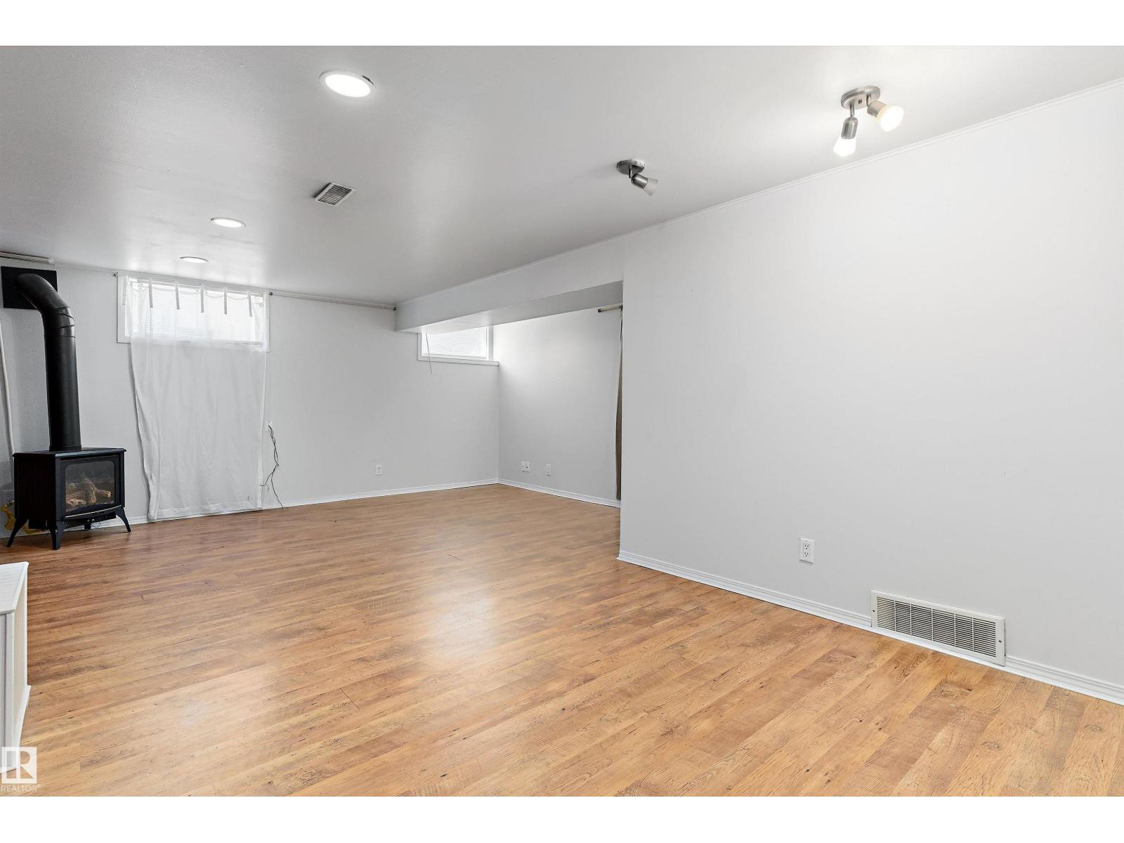 8936 154 ST NW - 26