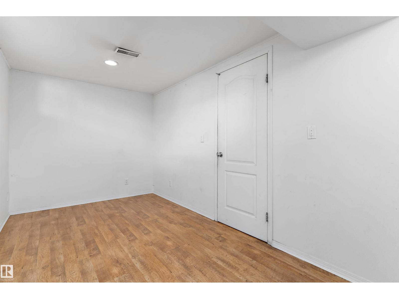 8936 154 ST NW - 28