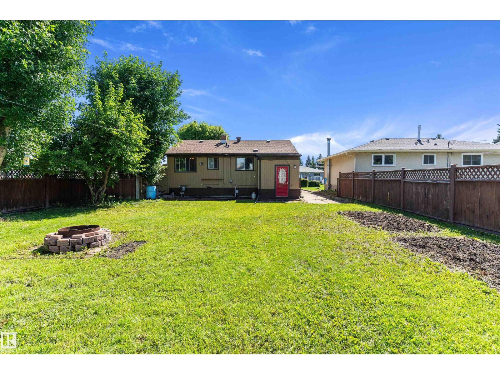 8936 154 ST NW - 31
