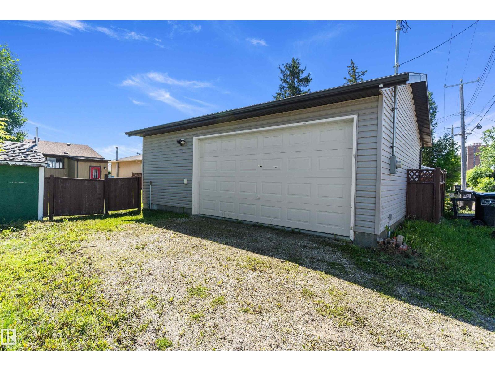 8936 154 ST NW - 34