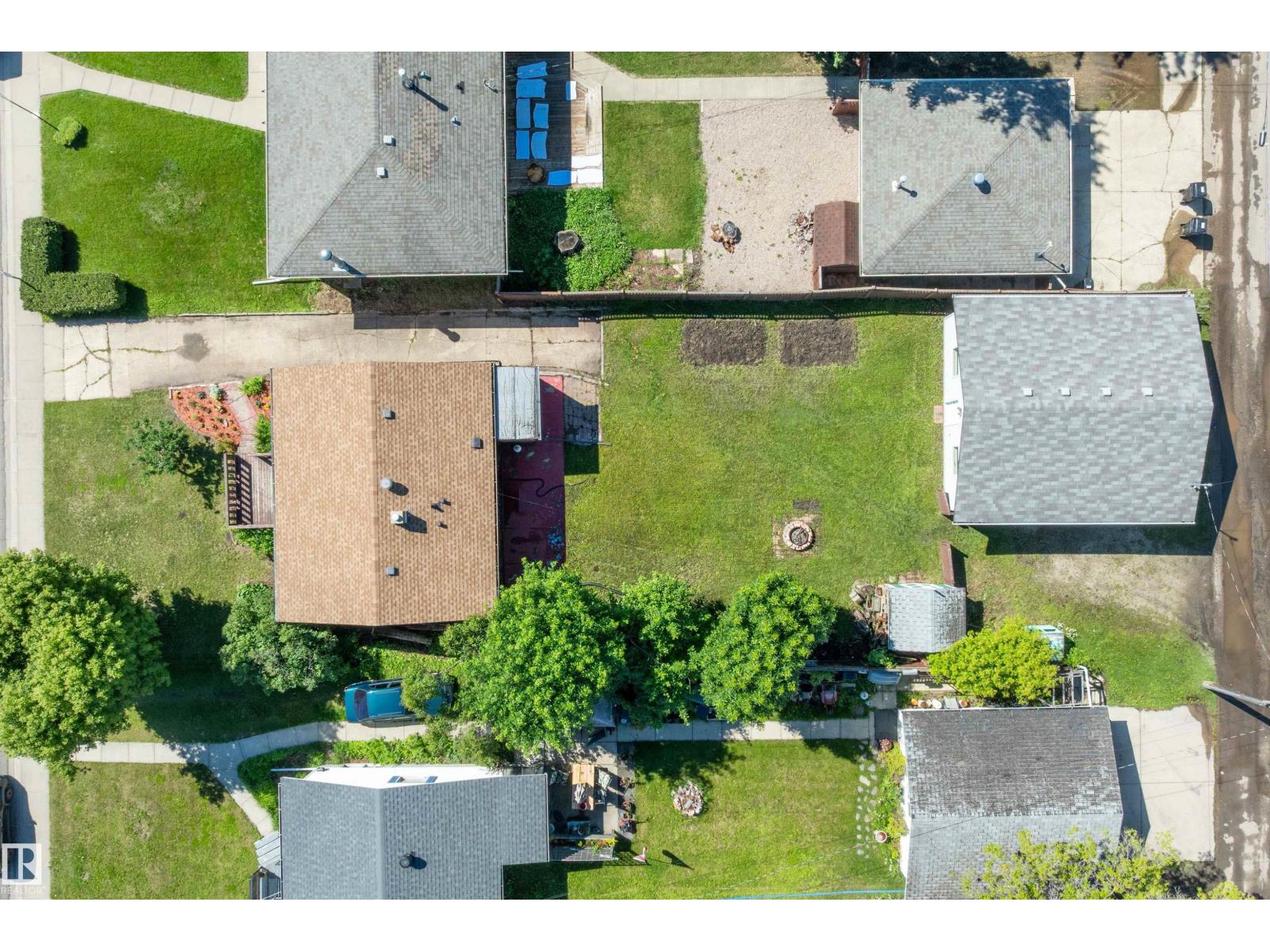 8936 154 ST NW - 36