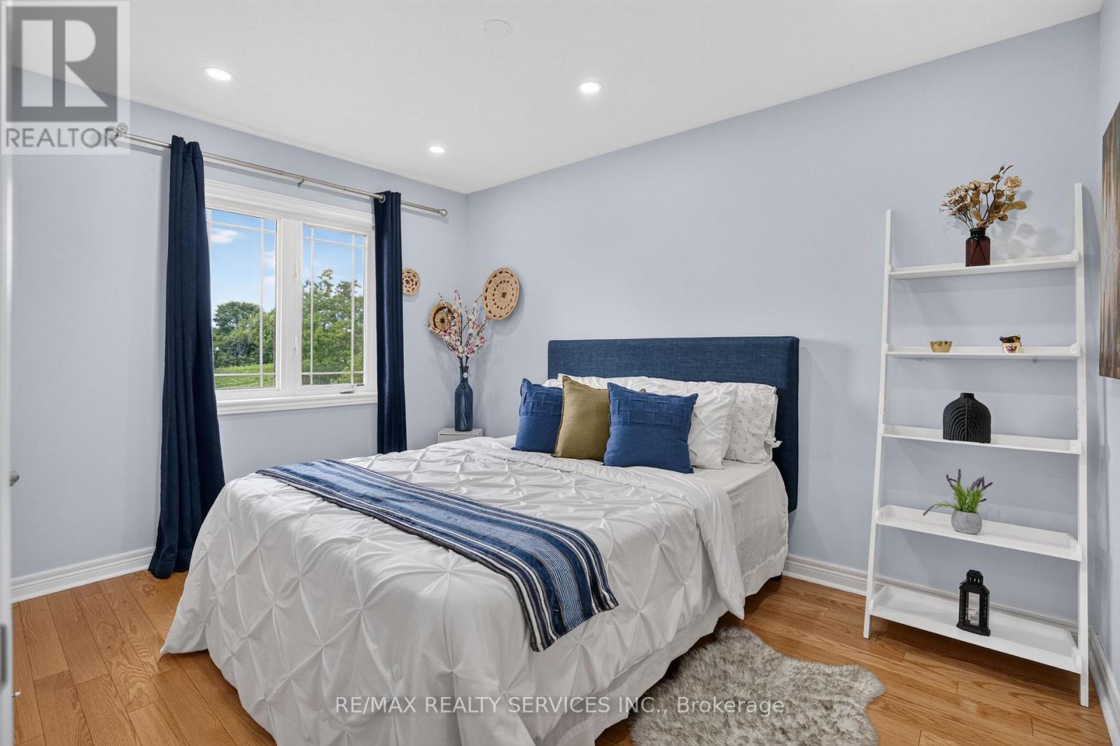 92 SNOWLING DRIVE - 22