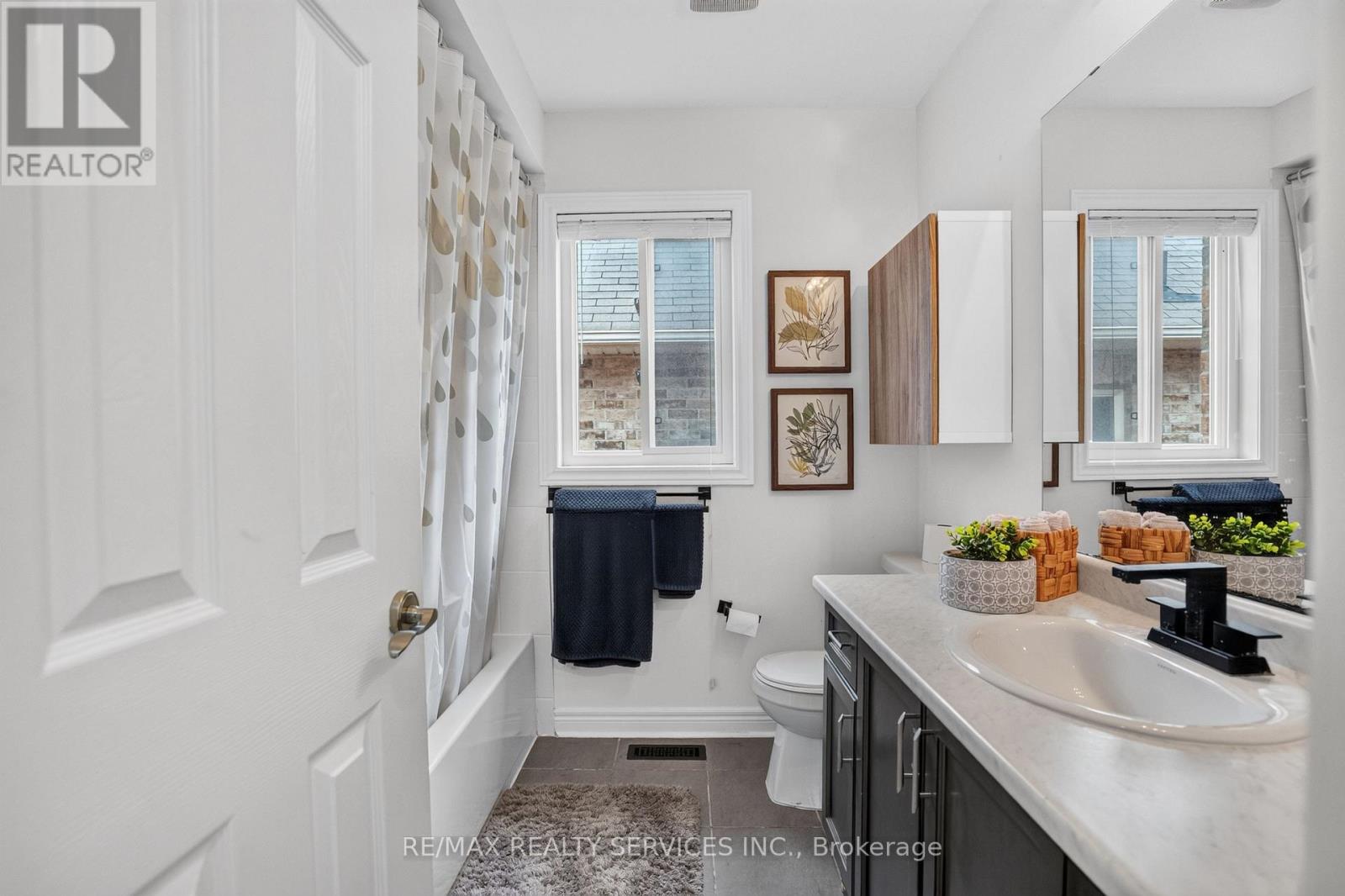 92 SNOWLING DRIVE - 25