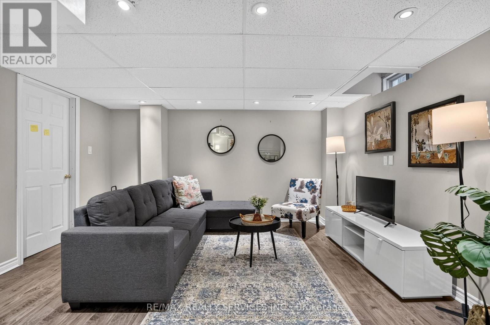 92 SNOWLING DRIVE - 26