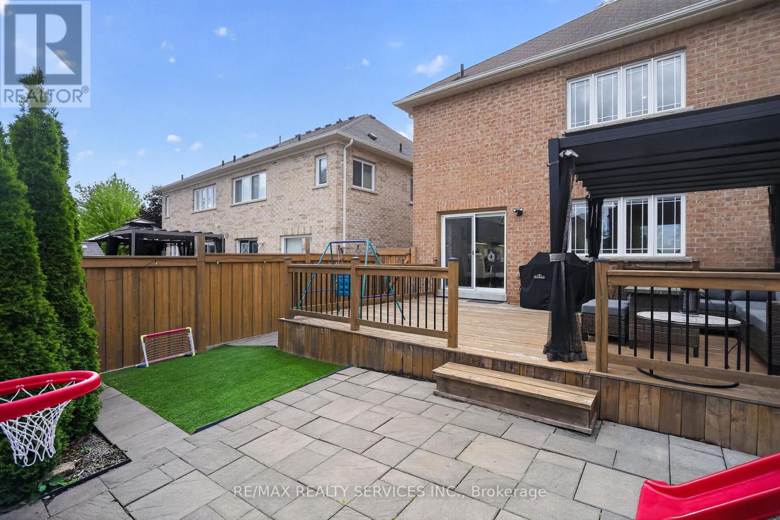 92 SNOWLING DRIVE - 36