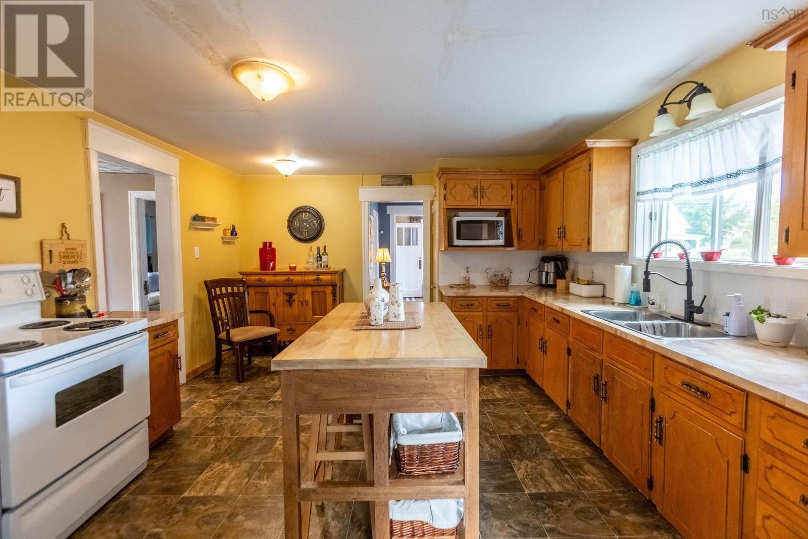 137 Main Street - 22