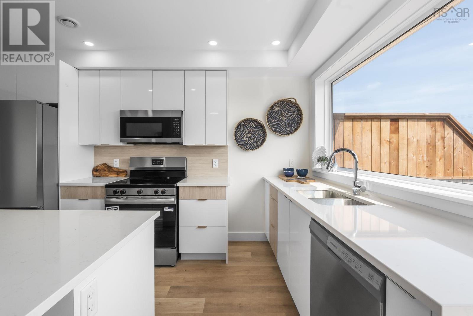 42 Berm Street - 12